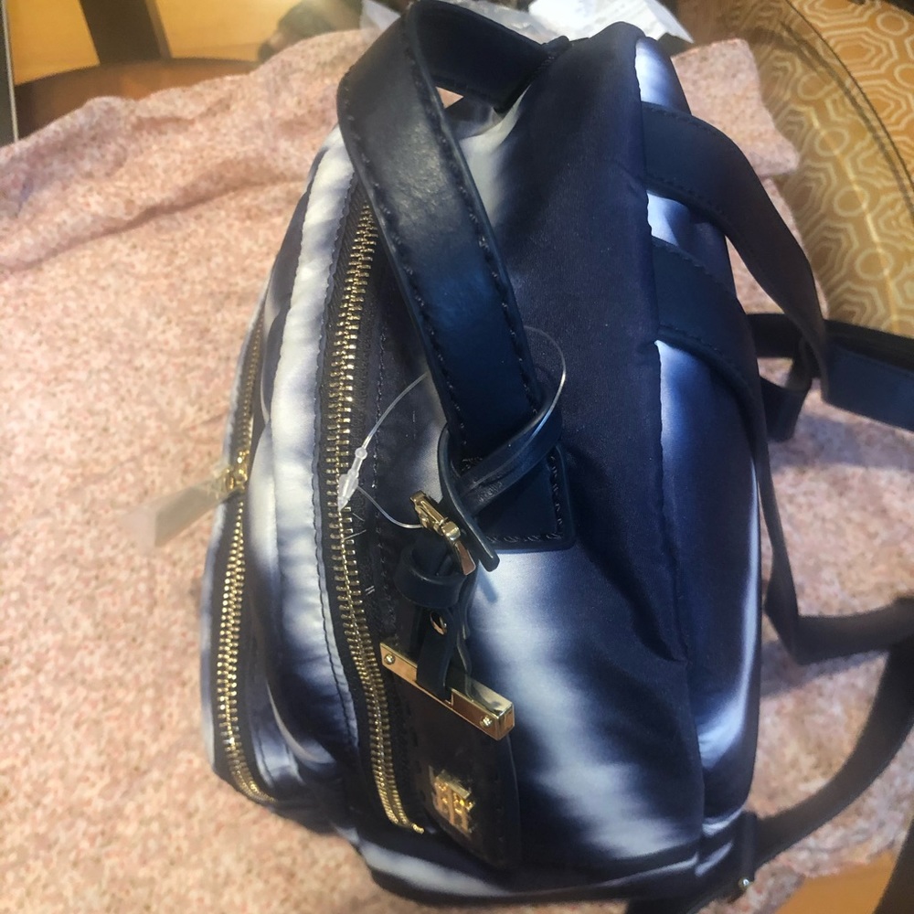 🗣SALE💥 Tommy Hilfiger Julia Dome Backpack 🌸 - Picture 3 of 5